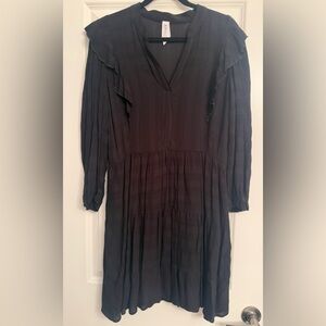 Women's Amadi Black Long-Sleeve Tiered V-Neck Dress